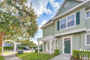 Exterior | Free Community Parking