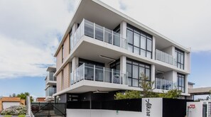 Attractive street aspect of building