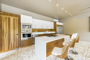 Cooking made easy and stylish in this gorgeous kitchen.