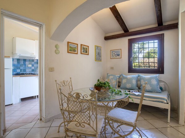 Property, Furniture, Plant, Picture Frame, Window, Azure, Houseplant, Interior Design, Floor