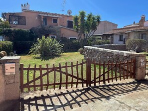 Gate, Fence, Driveway, Estate, Home Fencing, Garden, Landscaping, Shade, Yard, Hacienda