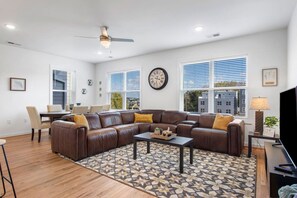 Lounge in style! With a sleek 6-seater sectional, plush throws, and a big-screen TV, this sunny, open-plan space is perfect for cozy movie nights or lively gatherings.