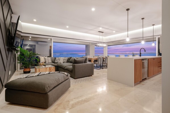 Condo - Image 2