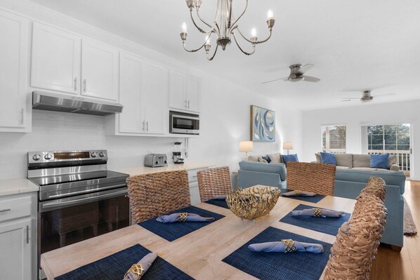 Dining area seating for 6