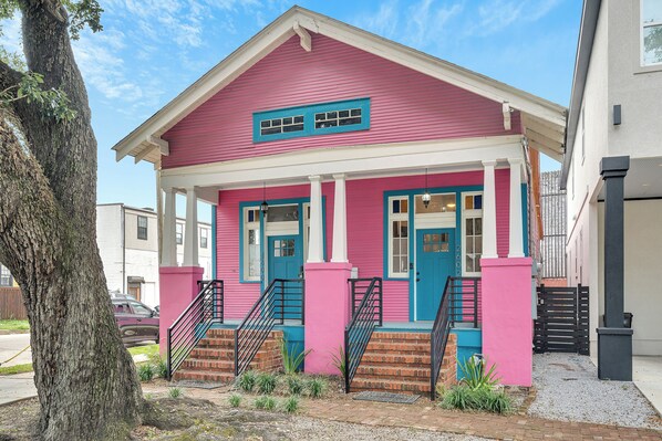 Step into New Orleans charm with this brightly colored Creole cottage! Located in a historic neighborhood, this unique property captures the lively spirit of the city, inviting you to experience NOLA’s warmth and style from the moment you arrive.