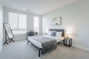 Bedroom 1 - Queen Bed