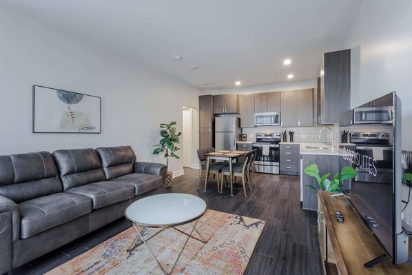 Cozysuites l Luxe 2BR in Downtown Cincinnati #4