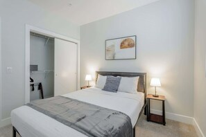 Bedroom 2 - Queen Bed