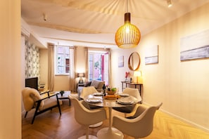 dining area for 4
