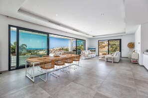 Spacious 4 Bedroom Villa With Heated Pool and Fantastic Sea Views