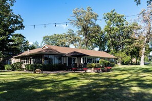 Lakehouse Exterior - Backyard