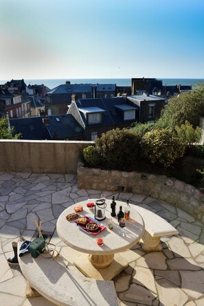 Terrasse avec vue sur la mer