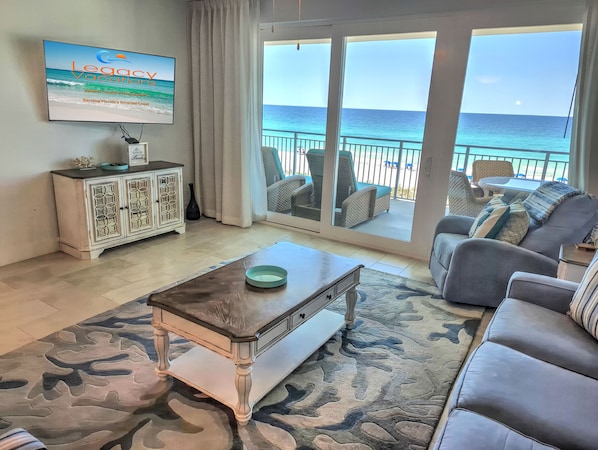 Blu 404 Living room