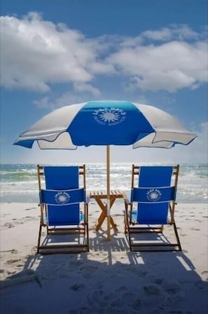 Blu Condominiums Complimentary Beach Service - March - October