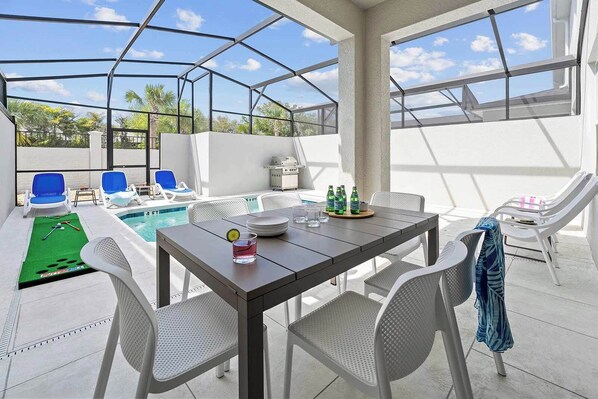 Private Pool & Patio