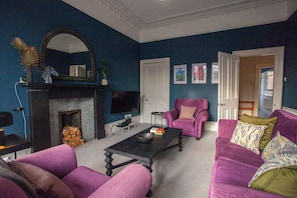 Comfortable space with 55in Smart TV