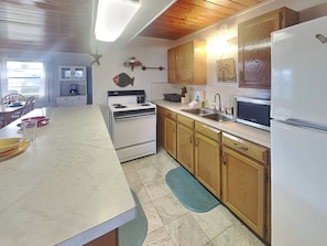Full Size Kitchen
