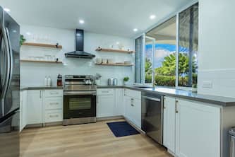 Luxurious Maui Living at Palms 203