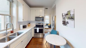 110 30th Ave N Kitchen