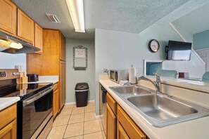 Full kitchen
