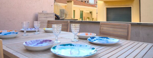 Outdoor dining