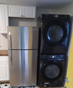 Refrigerator and washer/Dryer in Kitchen