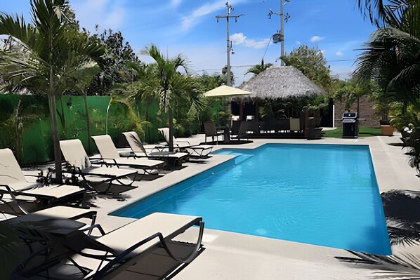 Swimming pool