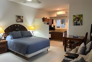Bed,Photo of the whole room