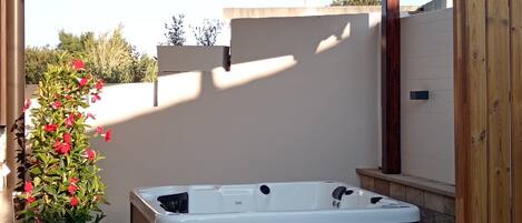 Bain à remous extérieur