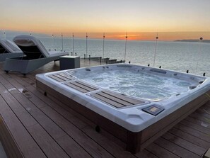Private hot tub