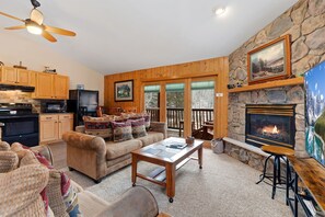 A4 Luxury Living Room W/Kitchen View