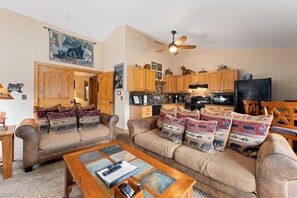 A4 Luxury Living Room W/Kitchen View