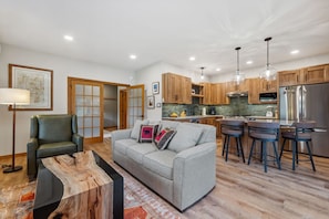 10-web-or-mls-Black Canyon B2-9
