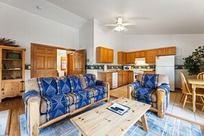 D4 Living Room W/Kitchen View