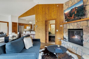 F10 Deluxe Living Room