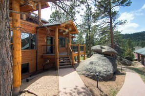 H4 Luxury Outdoor View