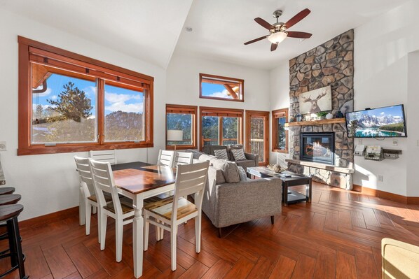 J2 Luxury Living Room