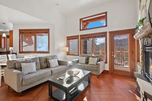 J2 Luxury Living Room