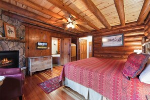 Kathryn's Luxury Cabin bedroom
