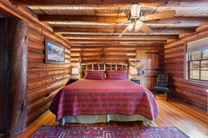 Kathryn's Luxury Cabin bedroom
