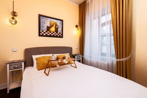 Queen Bed | Book Now with RENTUJEMY.COM