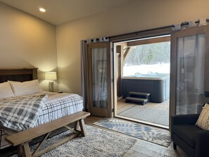 Master bedroom- stay here!