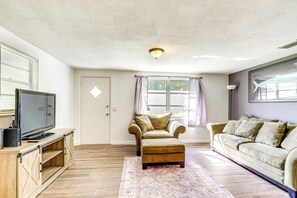 Interior | Central Heating & A/C | Free WiFi