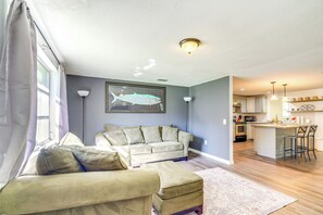 Living Room | Flat-Screen TV | Board Games