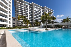Salt water infinity pool