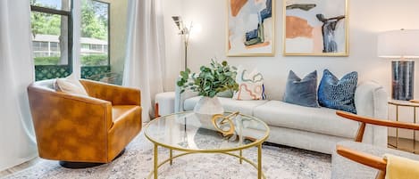 Open-concept and airy living room—perfect for relaxing or entertaining.