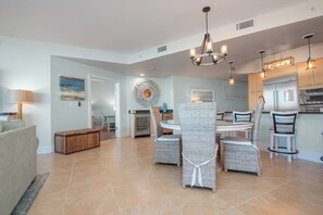 C1004 Dining Room