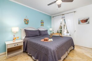 Cozy 1BR1BA w/ Balcony & Pool in Great Location! (24180)