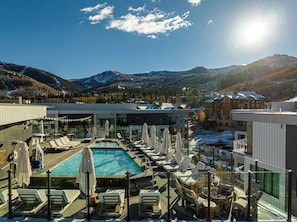 Roof top pool and bar