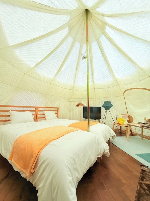 ・[Bell Tent B] A tent for two people with two single beds.